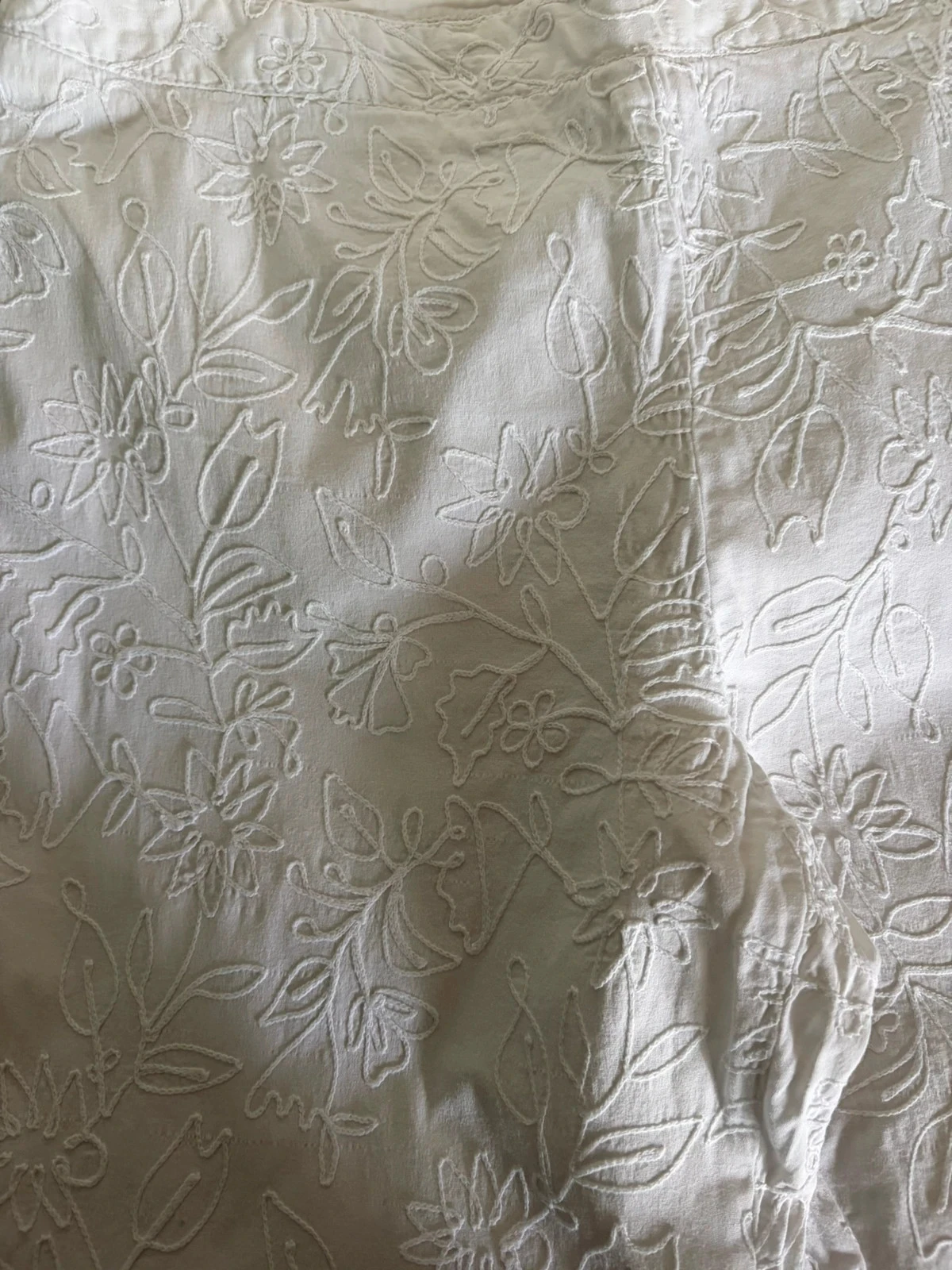Mooie witte broek, geborduurde motieven – photo 2